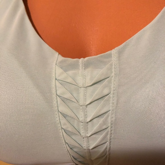 Victoria Secret Sports Bra 34D! - Picture 2 of 5